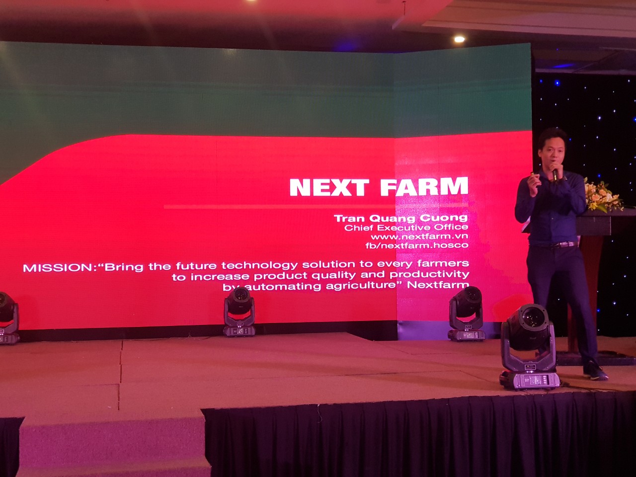CEO PosX thuyết trình giới thiệu về giải pháp chuyển đổi số cho các công ty hoạt động trong lĩnh vực nông nghiệp tại sự kiện Whise